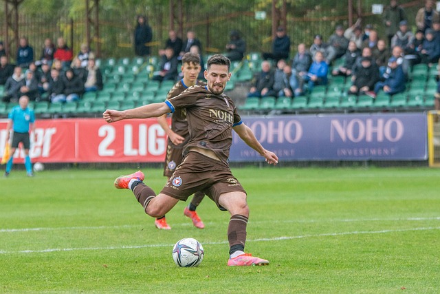 受瞩目的强 受瞩目的强